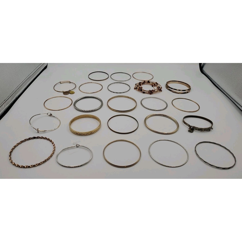 Lot Of Bracelets Bangles Skinny Metal Silver Gold Tone 23 Piece‎